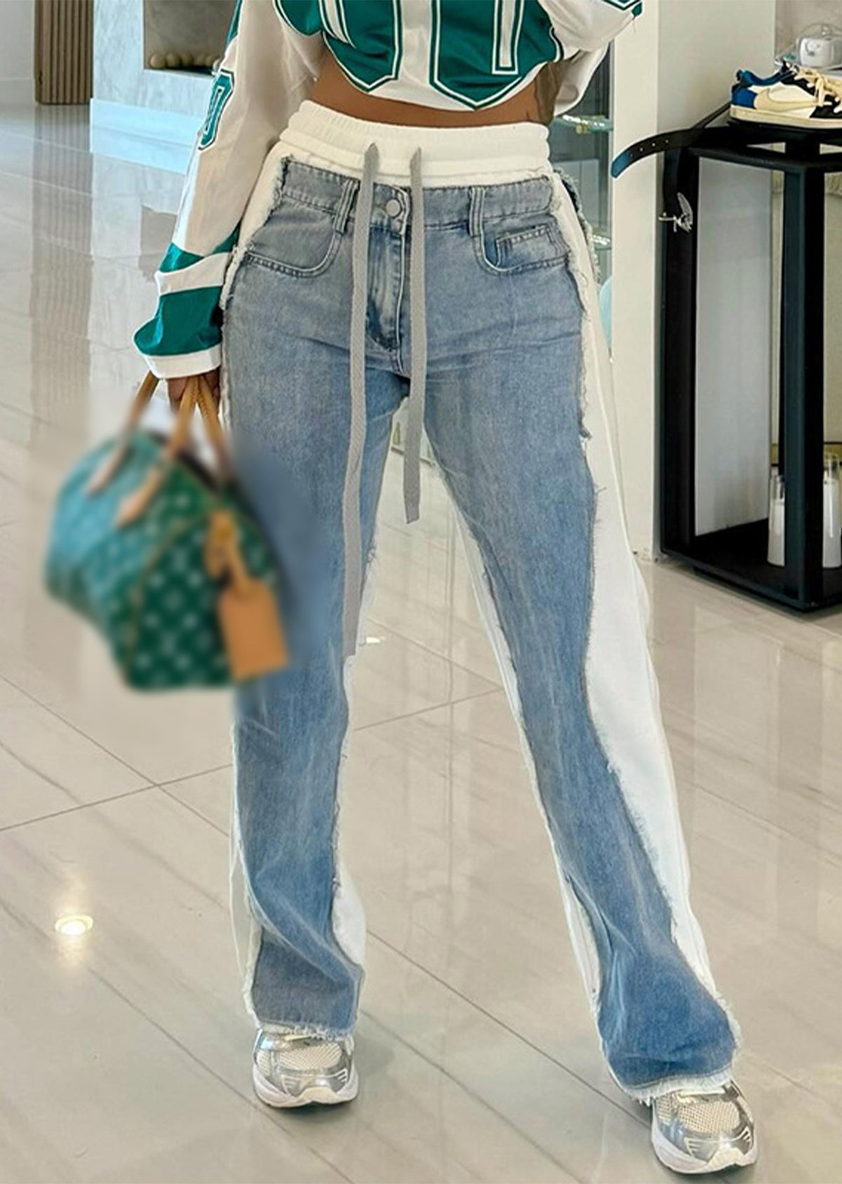 Jean patchwork femme – unique style with contrasting colors and trendy design in three different views.