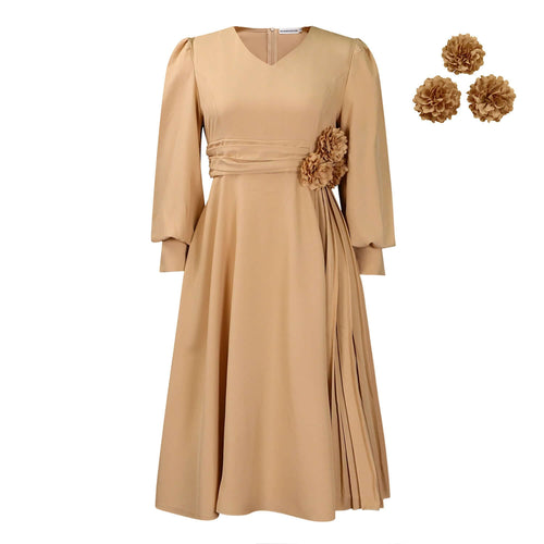 Robe coupe A élégante en couleur sable avec manches bouffantes et détails plissés, parfaite pour toutes les silhouettes.