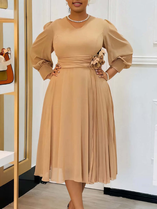 Robe coupe A élégante en couleur sable avec manches bouffantes et détails plissés, parfaite pour toutes les silhouettes.