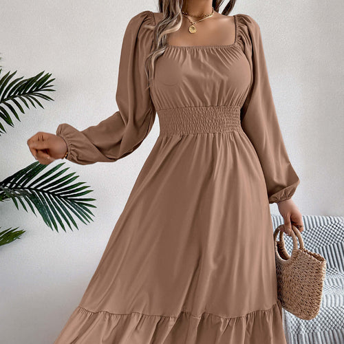 Robe casual col carré à volants en bleu, manches longues, coupe A, idéale pour le printemps-été 2026.