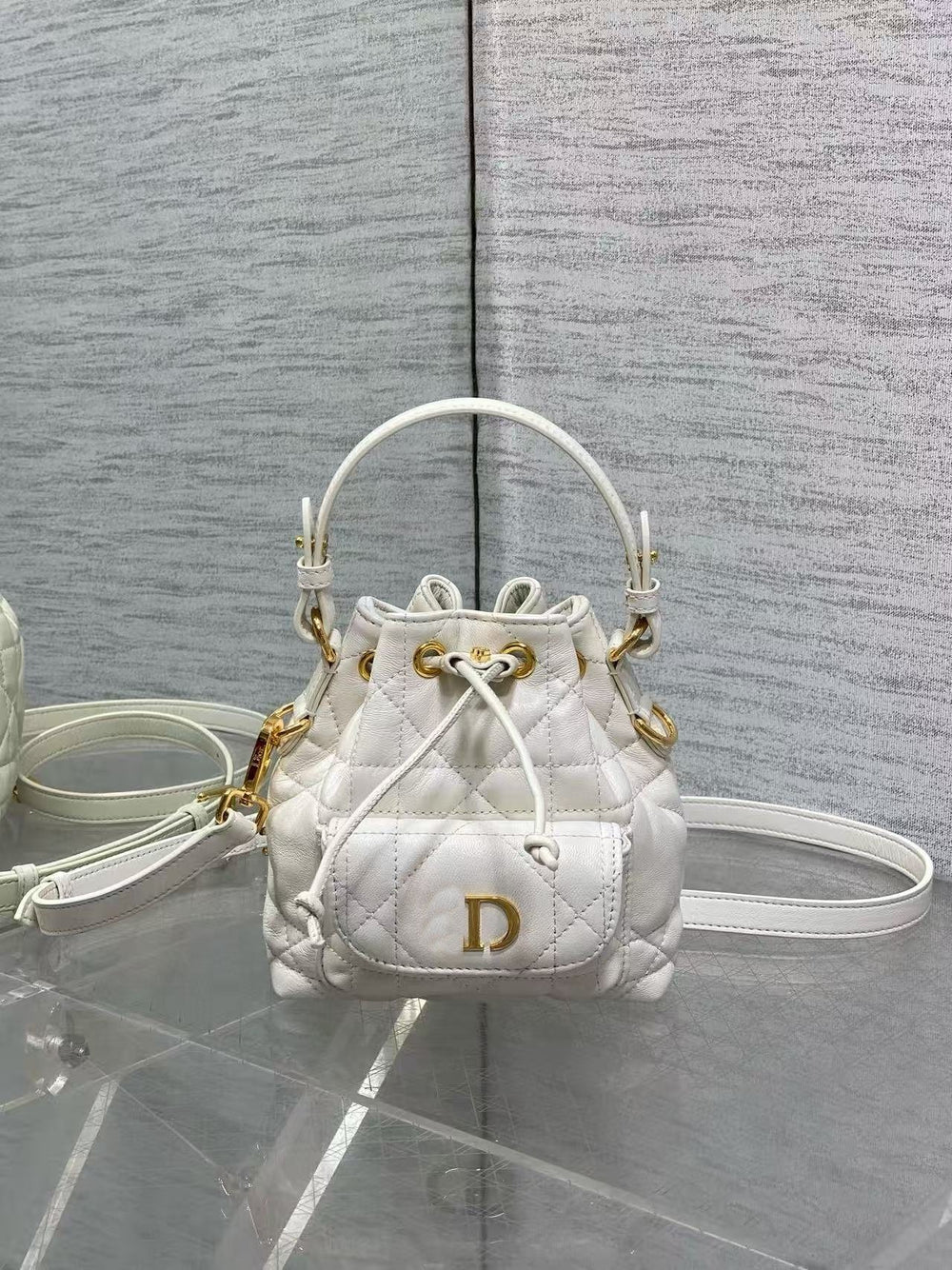 D's Caro Bucket Bag Micro Lambskin Fortune Bucket Rattan Pattern Soft Genuine Leather Women's Bag Fashionable Women's School Bag SUN N.