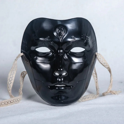 Masque Cyberpunk homme en or brillant avec des lacets pour le cosplay et les événements thématiques.