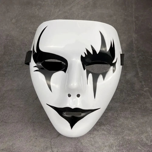 Masque Cyberpunk homme en or brillant avec des lacets pour le cosplay et les événements thématiques.