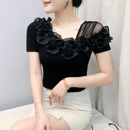 Top coton femme épaules dénudées en rouge avec volants romantiques et coupe slim fit.