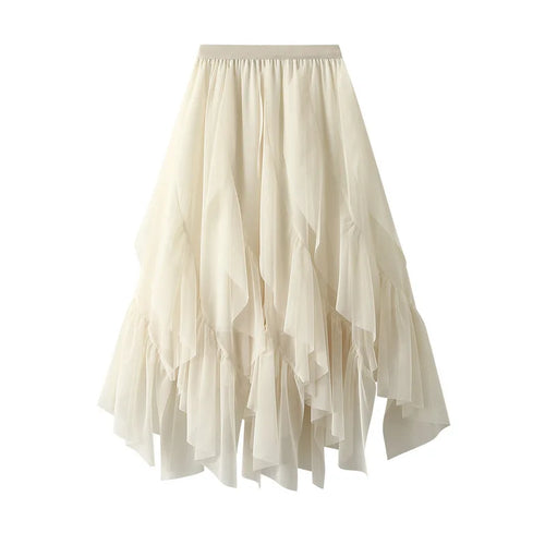 Jupe longue tulle froncé en tulle vaporeux avec une coupe trapèze moderne et romantique.