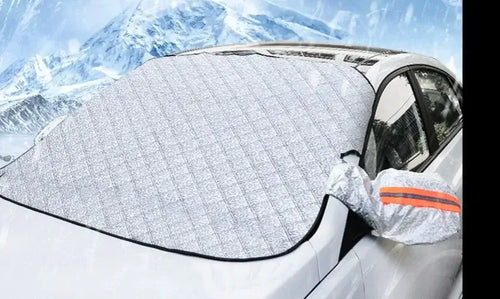 Pare-Neige Pare-Brise Voiture installé sur une voiture pour protection anti-gel.