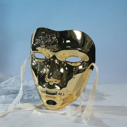 Masque Cyberpunk homme en or brillant avec des lacets pour le cosplay et les événements thématiques.