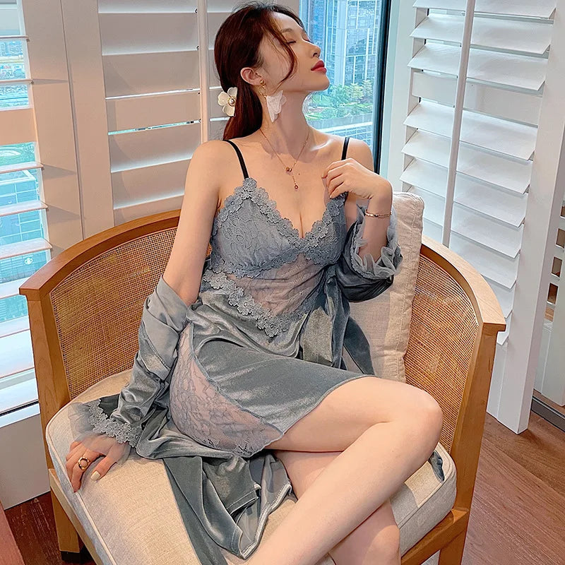 Pyjama en velours femme, élégant ensemble de nuit en velours, confort et style pour l'automne et l'hiver.