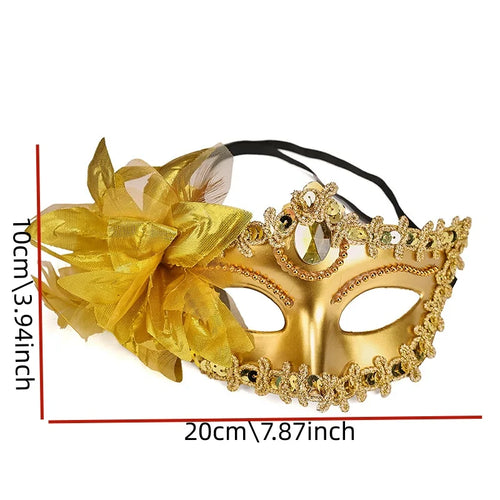 Masque de mascarade fleurs & strass porté par une femme avec des décorations florales et strass, parfait pour une soirée.