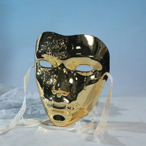Masque Cyberpunk homme en or brillant avec des lacets pour le cosplay et les événements thématiques.