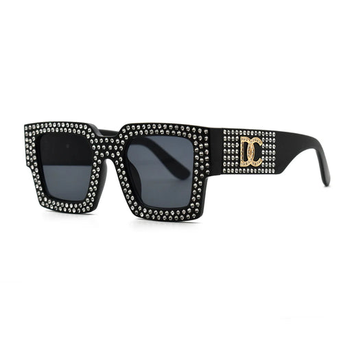 Lunettes de soleil carrées vintage femme avec design orné de strass et protection UV400.