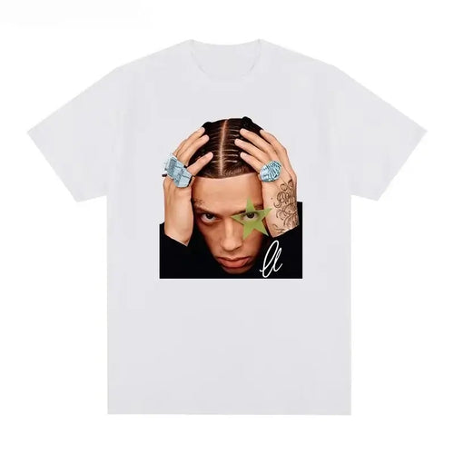 T-shirt streetwear hip-hop britannique featuring graphic design with bold imagery and a unique style.