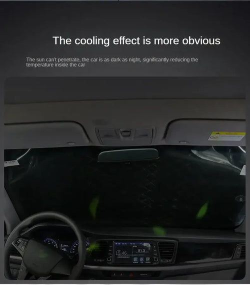 Pare-Neige Pare-Brise Voiture installé sur une voiture pour protection anti-gel.