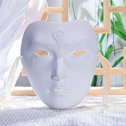 Masque Cyberpunk homme en or brillant avec des lacets pour le cosplay et les événements thématiques.
