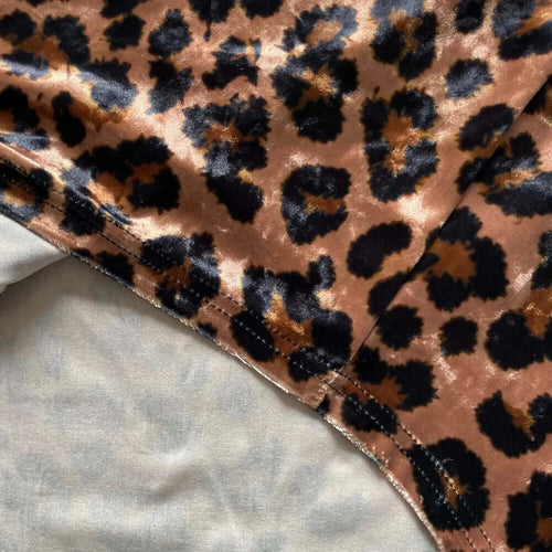 T-shirt femme imprimé animal avec un design de lapin en velours, coupe ample et élégante, parfaite pour un look décontracté.