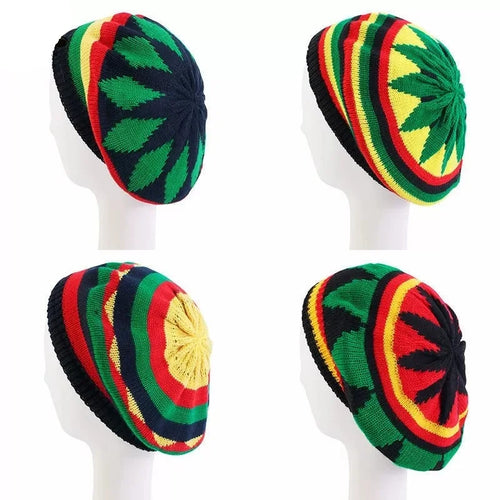 Béret Tricoté Rasta Rayé porté par une femme, avec motifs colorés, bonnet ample pour l'automne et l'hiver.