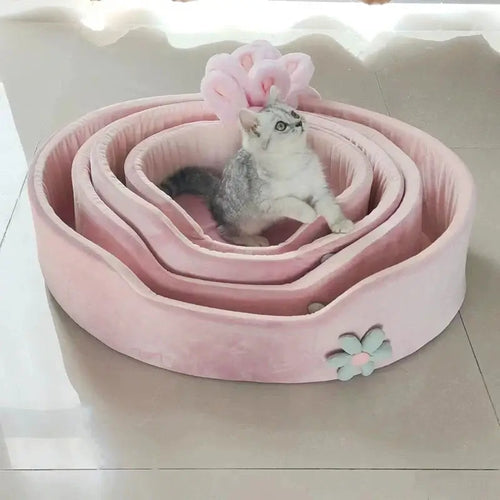 Lit détachable et lavable pour chien et cha - Un chien heureux se détend dans un lit doux et chaud.