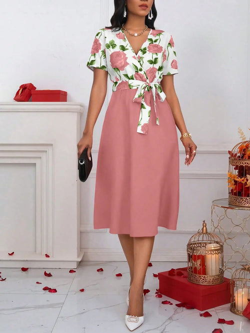 Robe Midi Florale Col en V – Taille Nouée, Patchwork Rose, Coupe Trapèze SUN N.