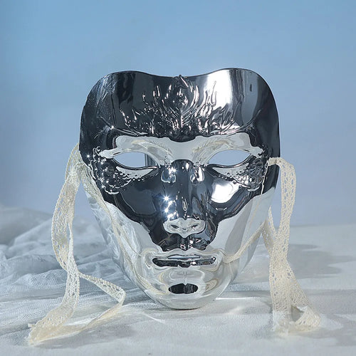 Masque Cyberpunk homme en or brillant avec des lacets pour le cosplay et les événements thématiques.