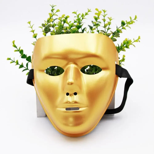Masque Cyberpunk homme en or brillant avec des lacets pour le cosplay et les événements thématiques.