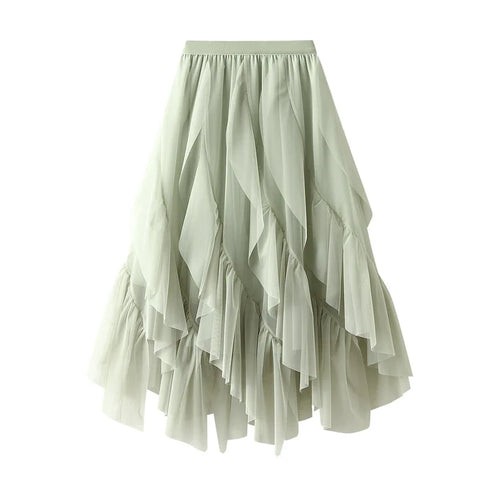 Jupe longue tulle froncé en tulle vaporeux avec une coupe trapèze moderne et romantique.