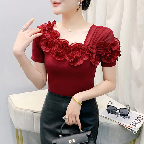 Top coton femme épaules dénudées en rouge avec volants romantiques et coupe slim fit.