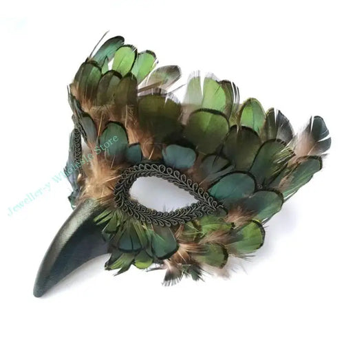 Masque de mascarade homme avec plumes vertes et design élégant pour carnaval et mariage.