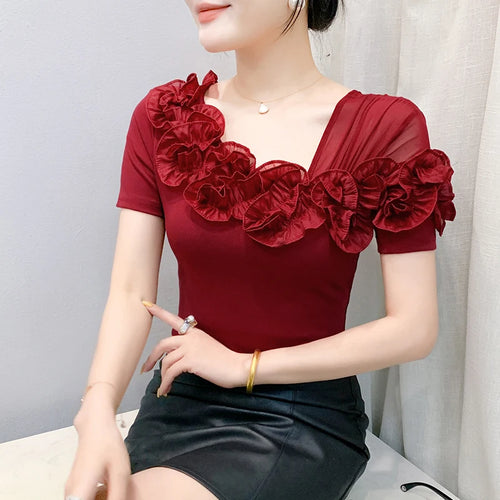 Top coton femme épaules dénudées en rouge avec volants romantiques et coupe slim fit.