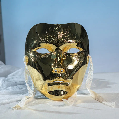 Masque Cyberpunk homme en or brillant avec des lacets pour le cosplay et les événements thématiques.