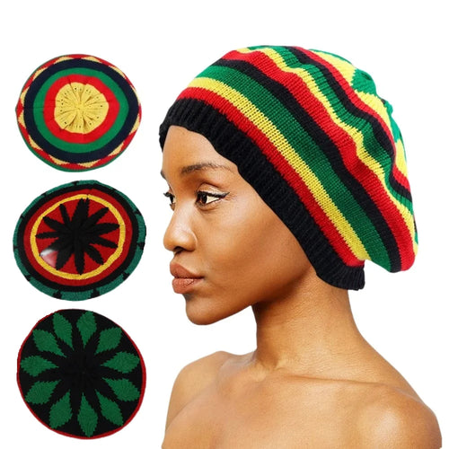 Béret Tricoté Rasta Rayé porté par une femme, avec motifs colorés, bonnet ample pour l'automne et l'hiver.