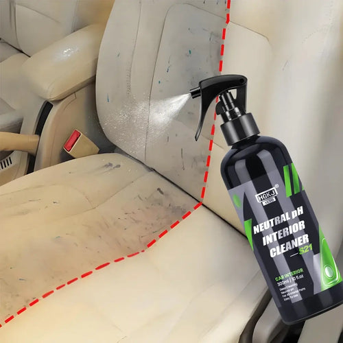 HGKJ S21 Nettoyant Intérieur Voiture Multi Surface en action sur un siège de voiture taché.