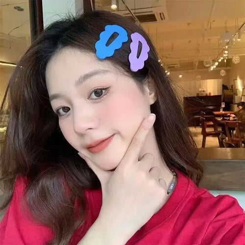 Pinces à Cheveux Nuage Fée – Lot Femme & Fille en couleurs pastel sur support, parfaites pour ajouter de la fantaisie aux coiffures.