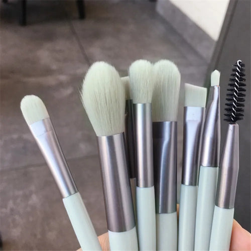 Set 8 pinceaux maquillage - ensemble d'outils de maquillage professionnel avec pinceaux variés.