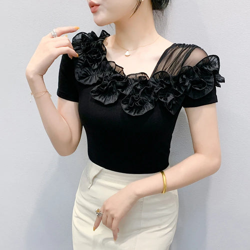 Top coton femme épaules dénudées en rouge avec volants romantiques et coupe slim fit.