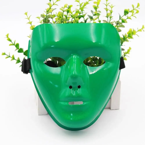 Masque Cyberpunk homme en or brillant avec des lacets pour le cosplay et les événements thématiques.