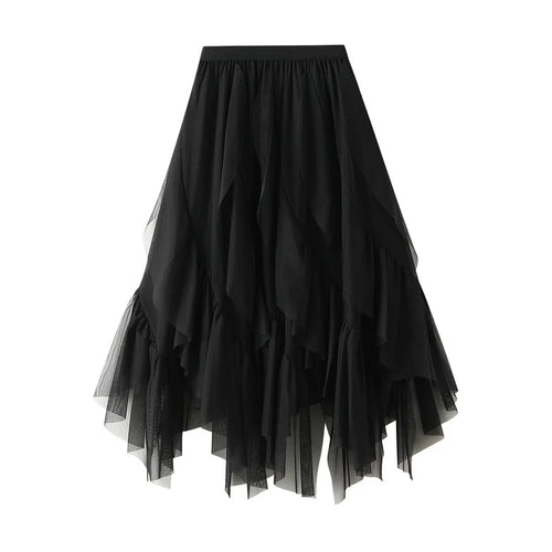 Jupe longue tulle froncé en tulle vaporeux avec une coupe trapèze moderne et romantique.