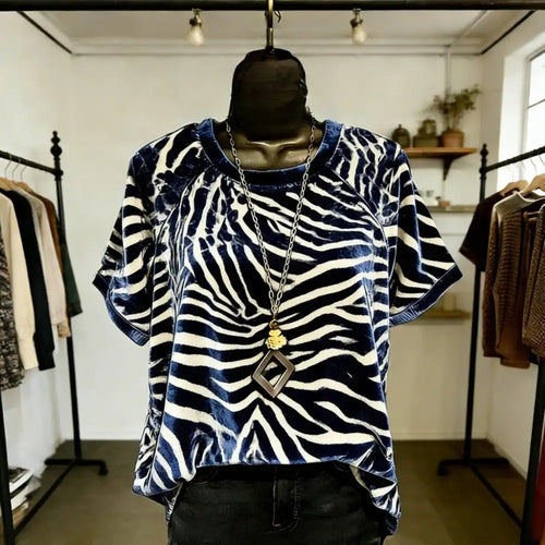 T-shirt femme imprimé animal avec un design de lapin en velours, coupe ample et élégante, parfaite pour un look décontracté.