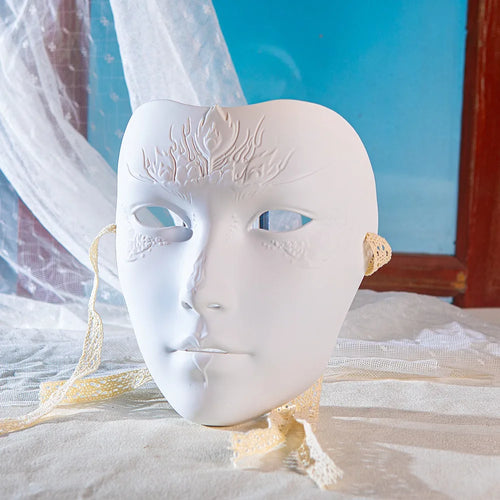 Masque Cyberpunk homme en or brillant avec des lacets pour le cosplay et les événements thématiques.