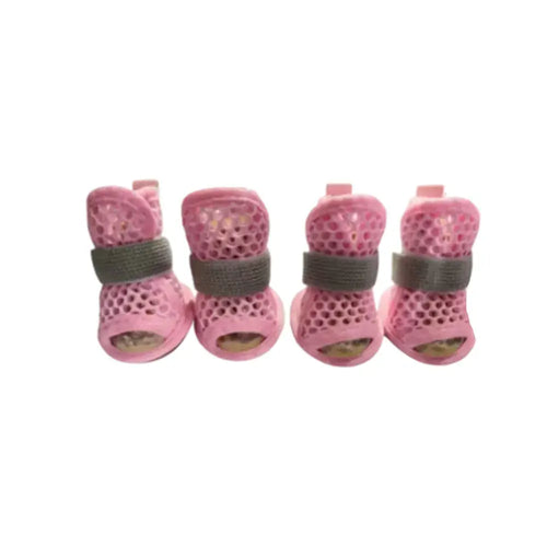 Sandales en maille pour chien fournissant confort et fraîcheur, antidérapantes et légères, idéales pour l'été.