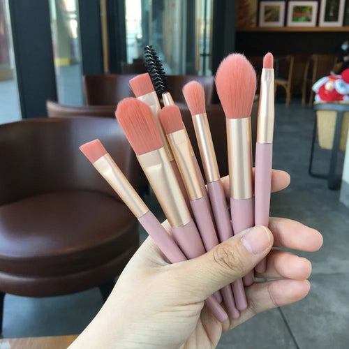 Set 8 pinceaux maquillage - ensemble d'outils de maquillage professionnel avec pinceaux variés.
