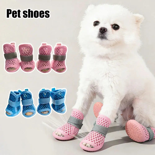 Sandales en maille pour chien fournissant confort et fraîcheur, antidérapantes et légères, idéales pour l'été.