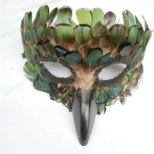 Masque de mascarade homme avec plumes vertes et design élégant pour carnaval et mariage.