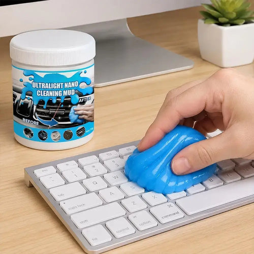 Avant et après l’utilisation du Gel Nettoyant Nano Universe sur les grilles d’aération de voiture, démontrant une élimination efficace de la poussière.