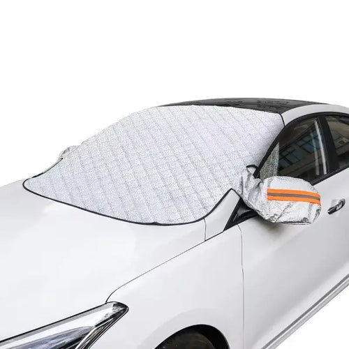 Pare-Neige Pare-Brise Voiture installé sur une voiture pour protection anti-gel.