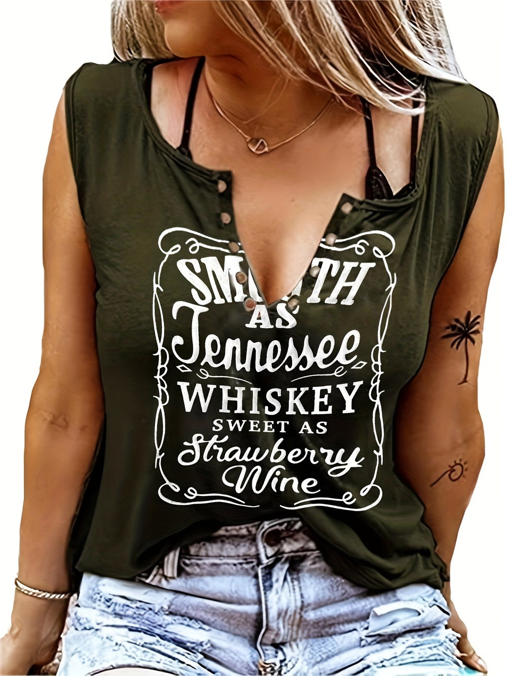 Débardeur country col V "Smooth as Tennessee Whiskey" - Sans manches sexy avec détail bague